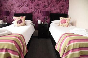 Harry S Hotel & Restaurant