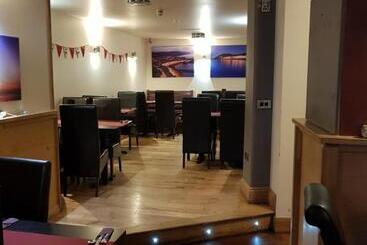 Harry S Hotel & Restaurant
