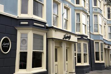 Harry S Hotel & Restaurant