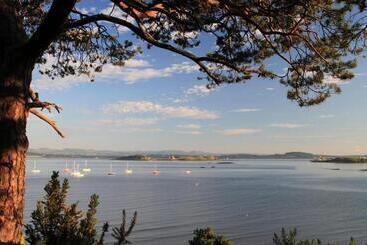 Aberdour Hotel, Stables Rooms & Beer Garden
