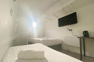 هتل Anchor Guest House