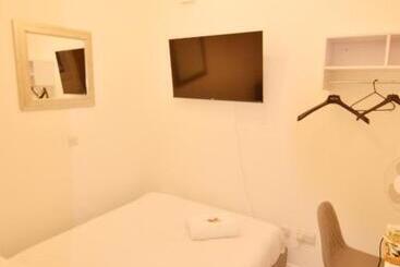 هتل Anchor Guest House