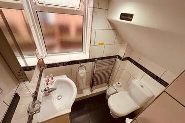 هتل Anchor Guest House