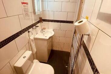 هتل Anchor Guest House