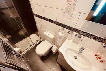 هتل Anchor Guest House