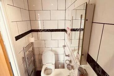 هتل Anchor Guest House