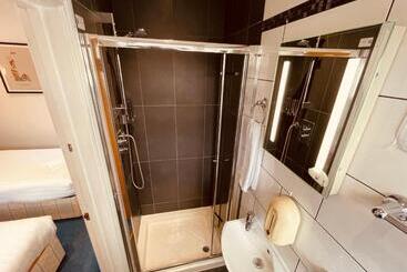 هتل Anchor Guest House