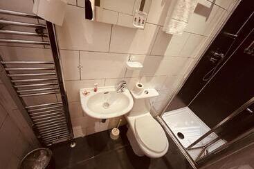 هتل Anchor Guest House