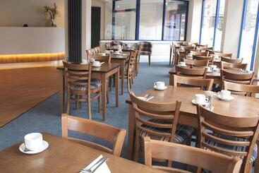 هتل Discovery Inn  Leeds
