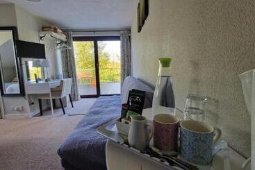 هتل Golden Hill Guest House