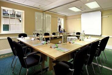 هتل Hilton London Euston