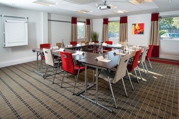 هتل Holiday Inn Express Birmingham Oldbury, An Ihg
