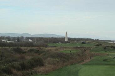 هتل Leasowe Castle