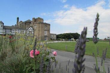 هتل Leasowe Castle