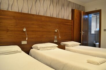 هتل Leisure Inn