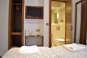هتل Leisure Inn