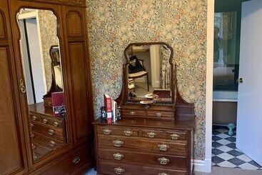 هتل Leven House Bed And Breakfast