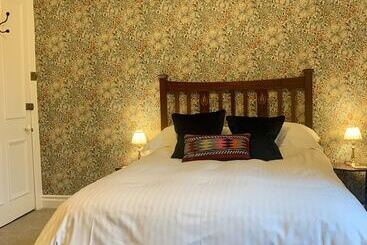 هتل Leven House Bed And Breakfast