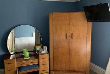 هتل Leven House Bed And Breakfast