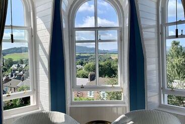 هتل Leven House Bed And Breakfast