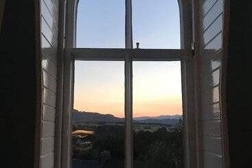 هتل Leven House Bed And Breakfast
