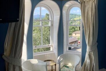 هتل Leven House Bed And Breakfast