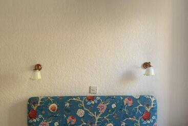 هتل Leven House Bed And Breakfast