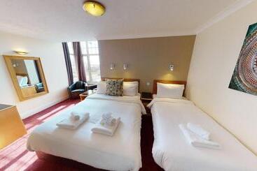 هتل Marine Lodge