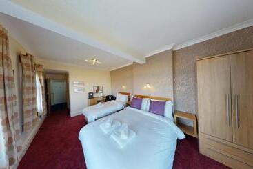 هتل Marine Lodge