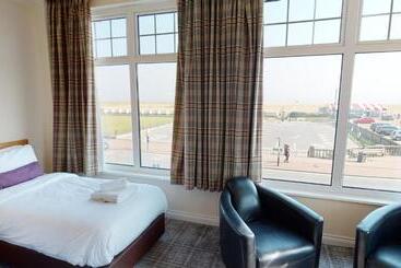 هتل Marine Lodge