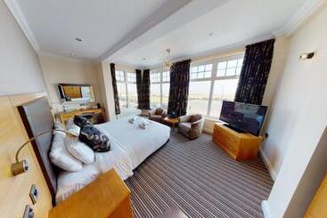 هتل Marine Lodge