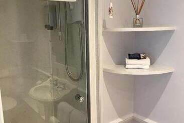 هتل Meadhon Guest House