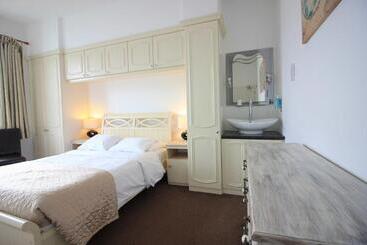 هتل Seafield House