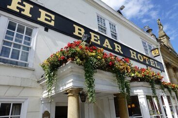 هتل The Bear