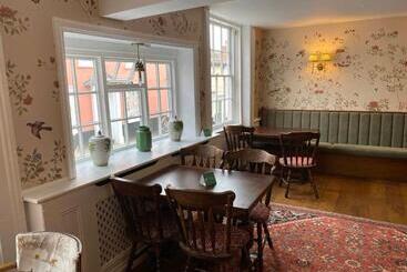 هتل The Bull Inn