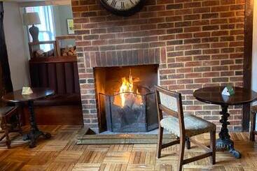 هتل The Bull Inn