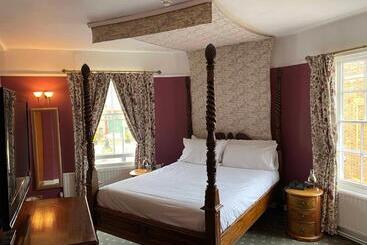هتل The Bull Inn
