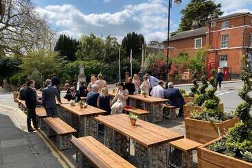 هتل The Bull Inn