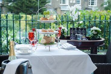 هتل The Montague On The Gardens