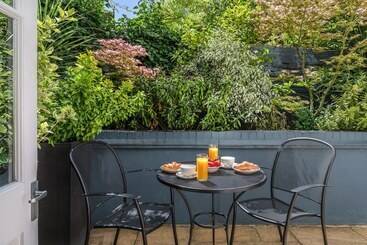 هتل The Resident Kensington