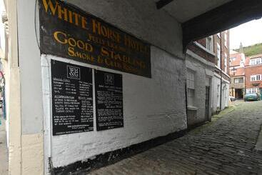 هتل White Horse & Griffin