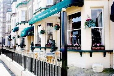 Ilfracombe House Hotel   Near Cliffs Pavilion