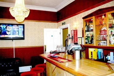 Ilfracombe House Hotel   Near Cliffs Pavilion