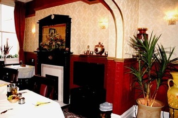 Ilfracombe House Hotel   Near Cliffs Pavilion