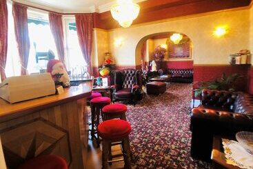 Ilfracombe House Hotel   Near Cliffs Pavilion