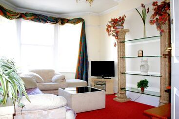 Ilfracombe House Hotel   Near Cliffs Pavilion