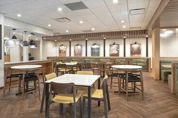 هتل Fairfield Inn & Suites By Marriott Penticton