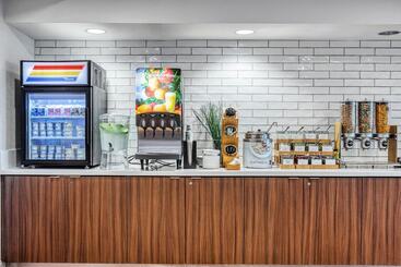 هتل Fairfield Inn & Suites By Marriott Penticton