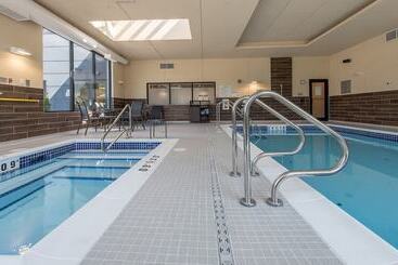 هتل Fairfield Inn & Suites By Marriott Penticton