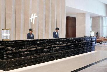 هتل Holiday Inn Dubai Al Maktoum Airport, An Ihg